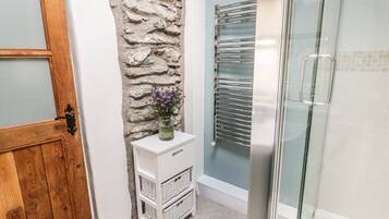 Cottage | Bathroom | Shower