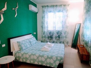 2 bedrooms, desk, iron/ironing board, free WiFi