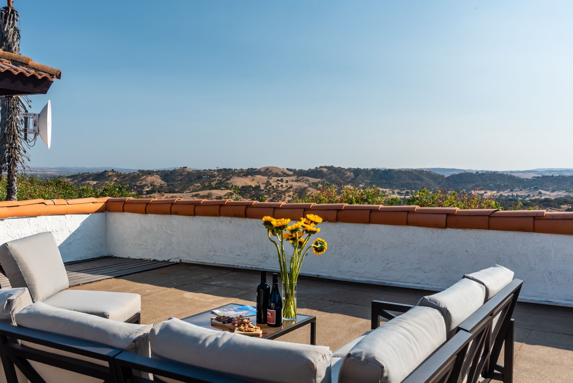 Bella Noche Hilltop Ranch-Stunning Hilltop Retreat overlooking Paso!