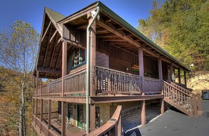 Exterior - Bearview Heights: Get a Bear's-Eye View of Your Best Vacation Yet! (TOWNSEND)