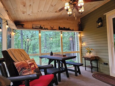 Located in the beautiful Heldebergs, This is a cute little house you will love.