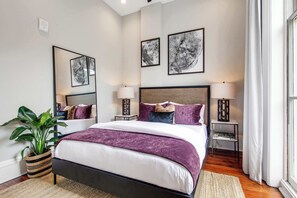 6 bedrooms, desk, iron/ironing board, travel cot