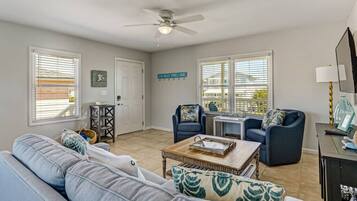 Een smart-tv en boeken