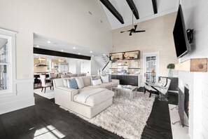 TV, fireplace