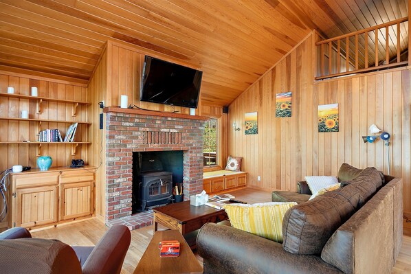 TV, fireplace