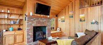 The Treetop House  Pet Friendly