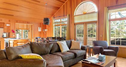 The Treetop House Pet Friendly-Spring Special