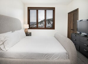 Condo, 3 Bedrooms