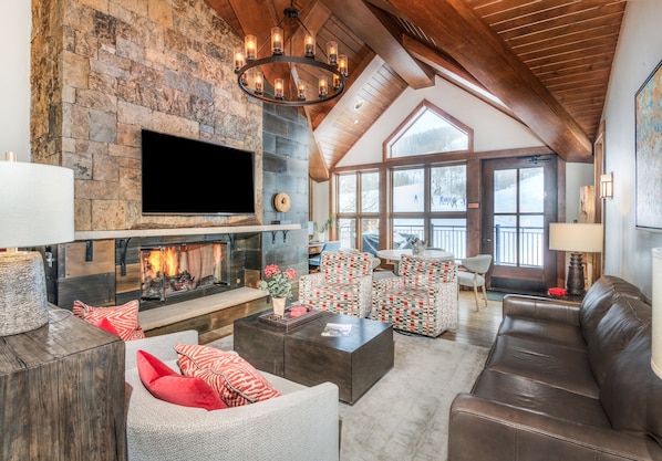 Condo, 3 Bedrooms | Living area