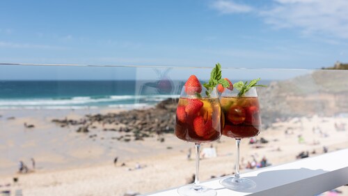 20 Barnaloft, sea and beach views galore!