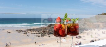 20 Barnaloft, sea and beach views galore!