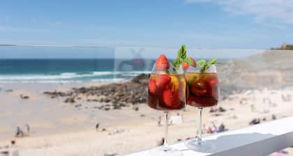 20 Barnaloft, sea and beach views galore!