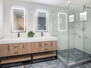 Hair dryer, towels - Ski-In & Out Your Doorstep! Lovely Interior, Pool/Hot Tub! (Beaver Creek)