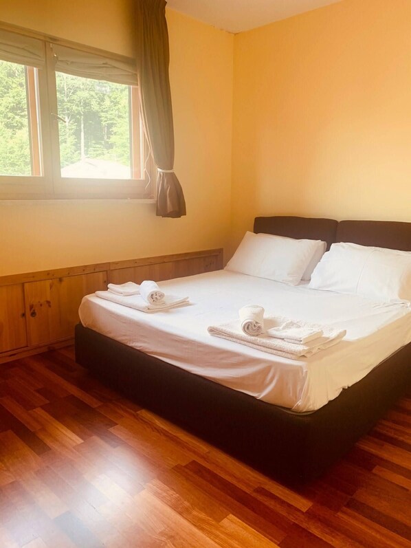 3 bedrooms, free WiFi, bed sheets