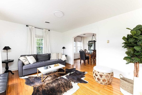 Smart TV, books, offices