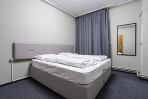 Seprai antialergi, selimut bulu angsa, Wi-Fi gratis, dan seprai linen