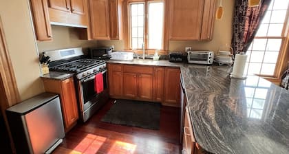 3Bed / 3Bath Home, 3 Parking spots close to Central Sq, MIT, Harvard. Walk to T.