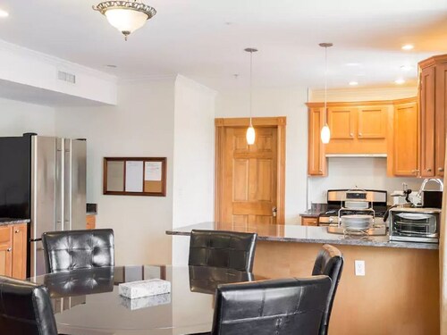 3Bed / 3Bath Home, 3 Parking spots close to Central Sq, MIT, Harvard. Walk to T.