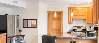 3Bed / 3Bath Home, 3 Parking spots close to Central Sq, MIT, Harvard. Walk to T.