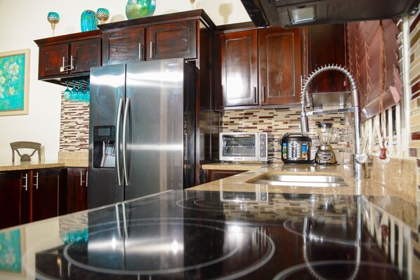 Kühlschrank, Mikrowelle, Ofen