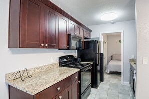 Private kitchen - Golf View Villas Tampa FL (Tampa)
