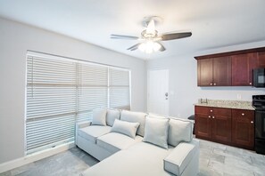 Private kitchen - Golf View Villas Tampa FL (Tampa)