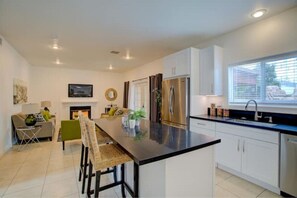 冰箱、微波炉、烤箱、炉灶