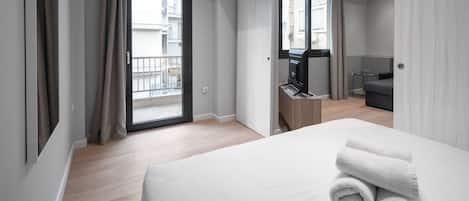 Espace de travail pour ordinateur portable, fer et planche à repasser