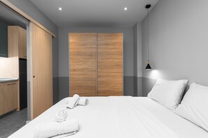 Espace de travail pour ordinateur portable, fer et planche à repasser