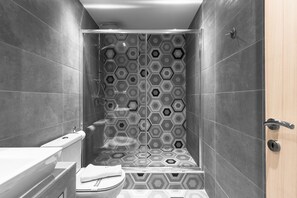 Shower, hydromassage showerhead, hair dryer, towels