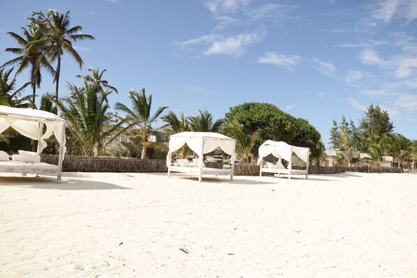 Beach nearby - Brown Eagle Beach Resort - Watamu (Watamu)