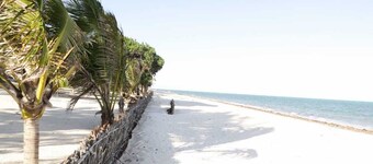 Brown Eagle Beach Resort - Watamu