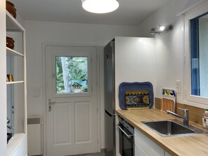 Fridge, microwave, stovetop, dishwasher - Quiet family home in Ile aux Moines (Île-aux-Moines)