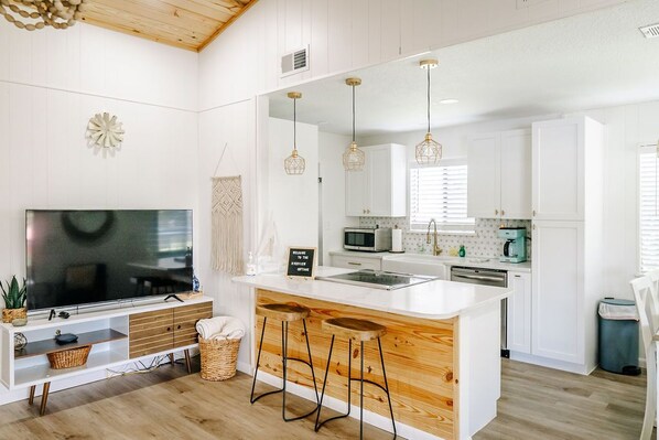 雪櫃、微波爐、焗爐、爐具