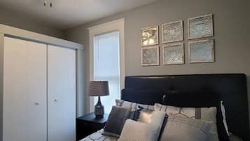 1 habitación, escritorio, tabla de planchar con plancha y wifi