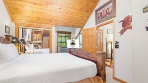 3 bedrooms, iron/ironing board, WiFi (free), bed sheets