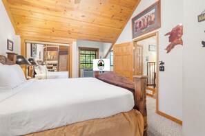 3 bedrooms, iron/ironing board, free WiFi, bed sheets - Cozy 2BR + Loft Cabin near Shopping and Shows (Branson)