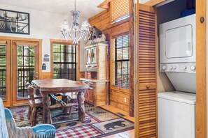 Dining - Cozy 2BR + Loft Cabin near Shopping and Shows (Branson)