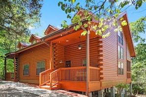 Exterior - Cozy 2BR + Loft Cabin near Shopping and Shows (Branson)