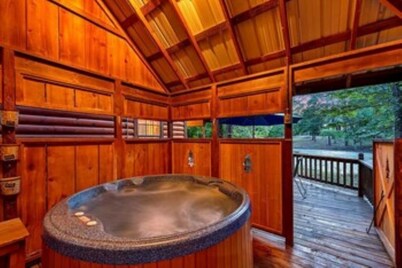 Excellent location! Pond View Near Beavers Bend