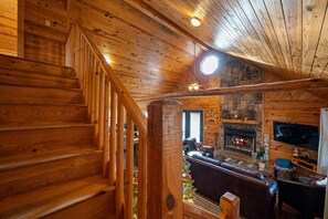 Interior - Excellent location! Pond View Near Beavers Bend (Broken Bow)