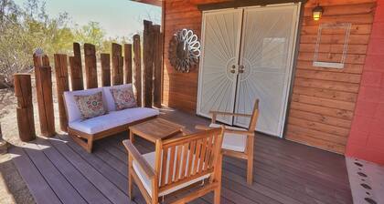 Groovy Desert Getaway w Pool, Fire pit, Stream/Wifi, Vinyl Records, Books, Art..