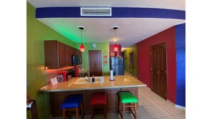 雪櫃、微波爐、焗爐、爐具