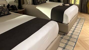 1 bedroom, premium bedding, free minibar, in-room safe