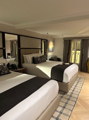 Ropa de cama de alta calidad y minibar con artículos gratuitos 