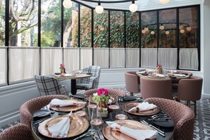 Breakfast, lunch and dinner served  - The Alest Hotel (Mexico City)