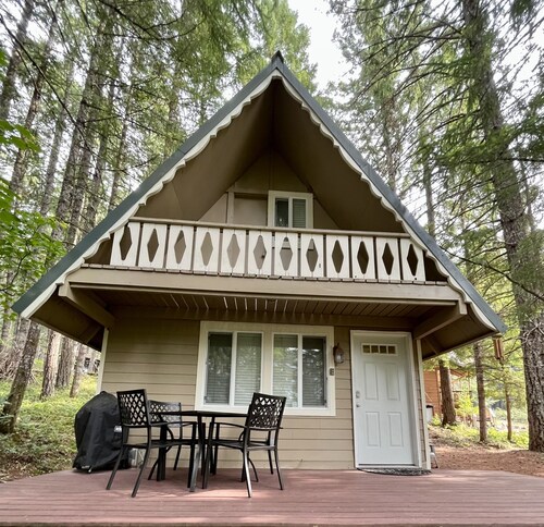 Timberline cabin close to Mt. Rainer and White Pass, WiFi, Netflix, AC