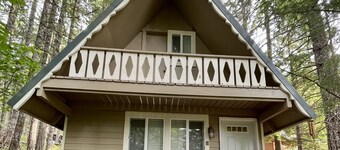 Timberline cabin close to Mt. Rainer and White Pass, WiFi, Netflix, AC