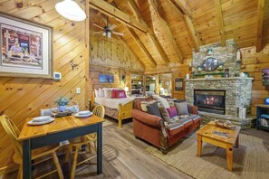 TV, fireplace, offices - Location! Cute Studio Log Cabin,Hot Tub,Fireplace (Pigeon Forge)