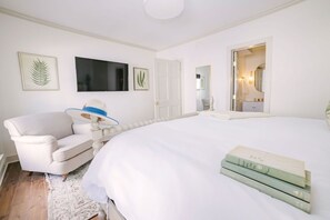 5 bedrooms, desk, iron/ironing board, free WiFi